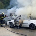 V areálu u Milevska skončilo auto v plamenech