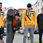 U Kamenného mostu mohou lidé poslouchat verše, lidovky i příběhy z Písku. Funguje tam poesiomat