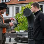 U Kamenného mostu mohou lidé poslouchat verše, lidovky i příběhy z Písku. Funguje tam poesiomat