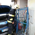 Řidiče za jízdy zradilo zdraví. S autem narazil ve Studené do domu