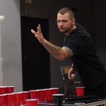 Beer pong plní české hospody, baví hlavně mladé