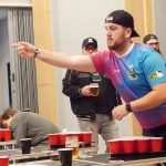 Beer pong plní české hospody, baví hlavně mladé