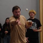 Beer pong plní české hospody, baví hlavně mladé