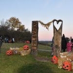 Milevské Strašidýlkování u fotopointu vylákalo rodiče s dětmi nad město