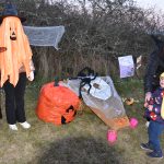 Milevské Strašidýlkování u fotopointu vylákalo rodiče s dětmi nad město