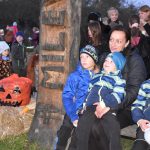 Milevské Strašidýlkování u fotopointu vylákalo rodiče s dětmi nad město