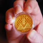 Zlatá mince s motivem Tábora uzavírá desetidílný cyklus České národní banky