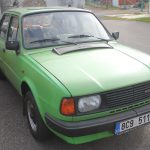 Účastníky třetího srazu milovníků starých vozidel v Olší překvapil obrněný transportér