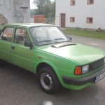 Účastníky třetího srazu milovníků starých vozidel v Olší překvapil obrněný transportér