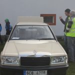 Účastníky třetího srazu milovníků starých vozidel v Olší překvapil obrněný transportér