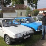 Účastníky třetího srazu milovníků starých vozidel v Olší překvapil obrněný transportér