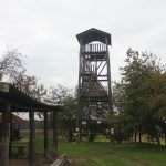 Rozhledna Na Kupě v Jestřebicích padla k zemi. Nahradí ji nová?