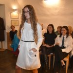 Módní přehlídka v Latinské škole představila barevný styl podzimu