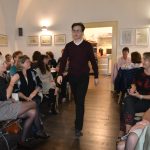 Módní přehlídka v Latinské škole představila barevný styl podzimu