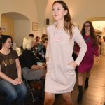 Módní přehlídka v Latinské škole představila barevný styl podzimu
