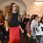 Módní přehlídka v Latinské škole představila barevný styl podzimu