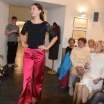 Módní přehlídka v Latinské škole představila barevný styl podzimu