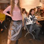 Módní přehlídka v Latinské škole představila barevný styl podzimu