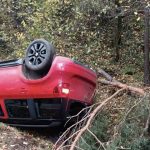 Při nehodě na Prachaticku skončilo auto na střeše, řidič je v nemocnici
