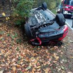 Při nehodě na Prachaticku skončilo auto na střeše, řidič je v nemocnici