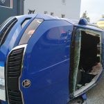 Při nehodě ve Strakonicích se převrátilo auto na bok. Řidiče vyprošťovali hasiči