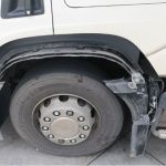 Na dálnici D3 způsobil řidič Peugeotu nehodu, pak ujel. Policie hledá svědky