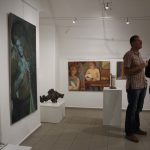 Barvou a hlínou. V plánské Galerii Fara vystavují Irena a Otakar Novákovi