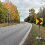Řidiči, pozor! U chýnovského viaduktu je chybné značení, šipky někdo zřejmě schválně otočil