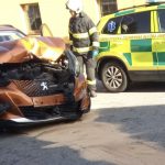 Ve Včelné narazila řidička s osobním autem do domu