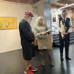 Malíř pohody Valentin Horba vystavuje v Malšicích. Na vernisáži se zpívalo s dudákem