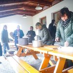 V Nišovicích se lidé scházejí na sousedském obědě. Tradici inspirovala družba ve Švýcarsku