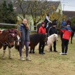 Hubertskou jízdu v Dobrošově u Milevska si v sobotu mohou užít i děti bez koní