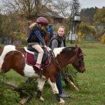 Hubertskou jízdu v Dobrošově u Milevska si v sobotu mohou užít i děti bez koní