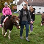 Hubertskou jízdu v Dobrošově u Milevska si v sobotu mohou užít i děti bez koní