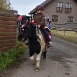 Podzimní Hubertskou vyjížďku si v Dobrošově a Klisinci užili jezdci i diváci