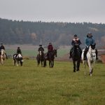 Podzimní Hubertskou vyjížďku si v Dobrošově a Klisinci užili jezdci i diváci