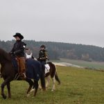 Podzimní Hubertskou vyjížďku si v Dobrošově a Klisinci užili jezdci i diváci