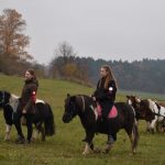 Podzimní Hubertskou vyjížďku si v Dobrošově a Klisinci užili jezdci i diváci