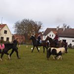 Podzimní Hubertskou vyjížďku si v Dobrošově a Klisinci užili jezdci i diváci