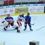 VIDEO: Kohouti sehráli s Porubou další vyrovnanou bitvu. Rozhodnutí přišlo po faulu brankáře