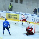 VIDEO: Hokejisté Tábora proti Slavii podruhé v sezoně neskórovali. Ve druhé třetině nevyužili dvojnásobnou přesilovku