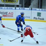 VIDEO: Kohouti sehráli s Porubou další vyrovnanou bitvu. Rozhodnutí přišlo po faulu brankáře