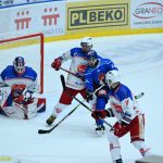 VIDEO: Kohouti sehráli s Porubou další vyrovnanou bitvu. Rozhodnutí přišlo po faulu brankáře