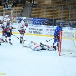 VIDEO: Hokejisté Tábora dostali od Třebíče šest gólů. V závěru zkusili hrát přes pět minut bez brankáře