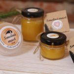 Mast ze smrkové pryskyřice vyrábí rodina Klecandova podle starého rodinného receptu.