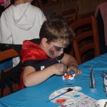 V cíli halloweenského průvodu v Čížové čekal na děti poklad