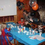 V cíli halloweenského průvodu v Čížové čekal na děti poklad