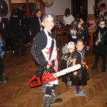 V cíli halloweenského průvodu v Čížové čekal na děti poklad