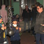 V cíli halloweenského průvodu v Čížové čekal na děti poklad