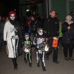 V cíli halloweenského průvodu v Čížové čekal na děti poklad